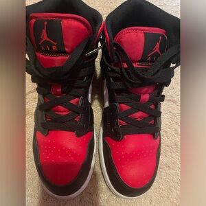 Nike Air Jordan 1 mid shoes